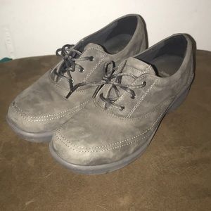 Women’s Worx steel toed work shoes